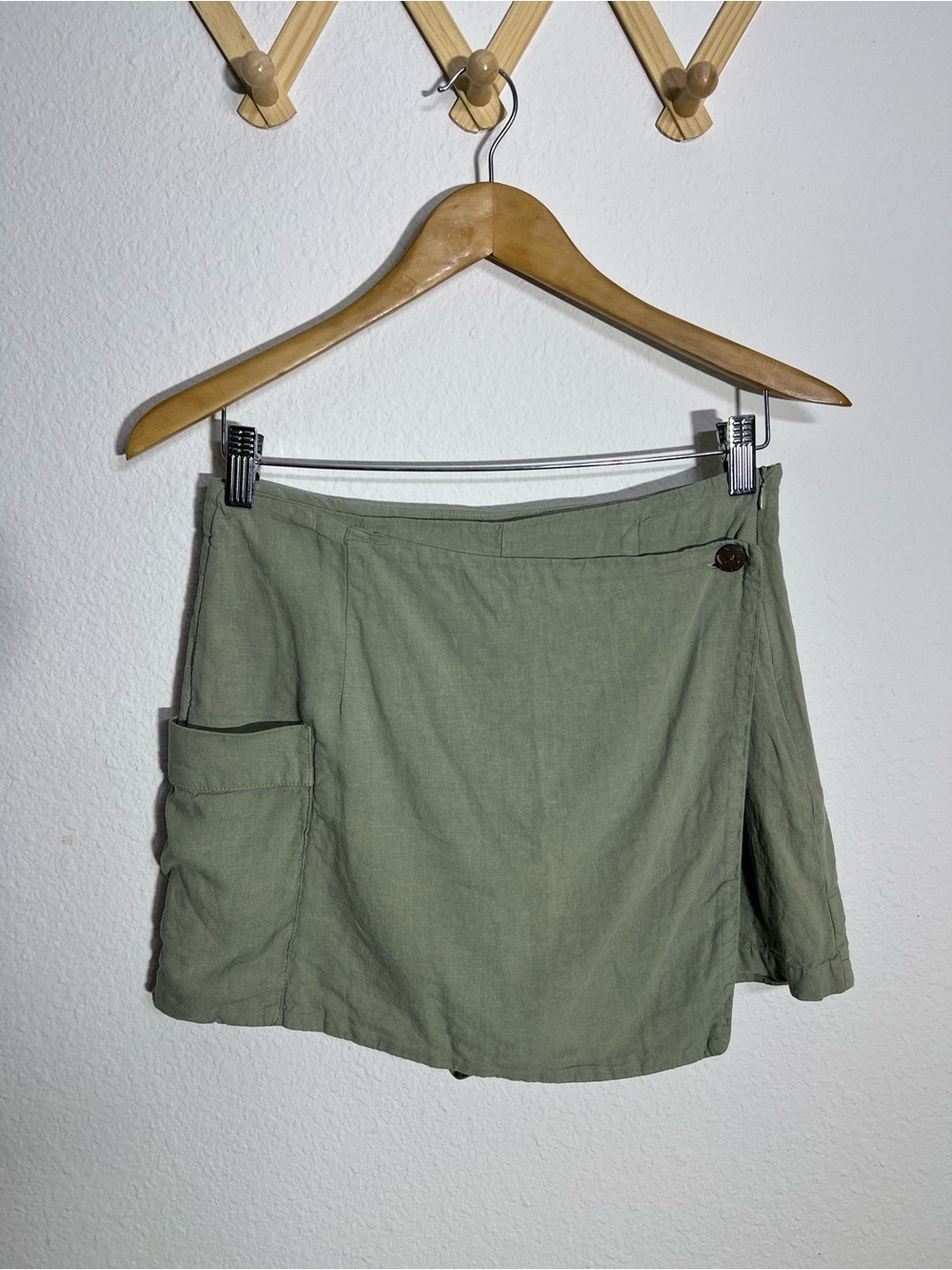 ZARA • Sage green linen blend skort